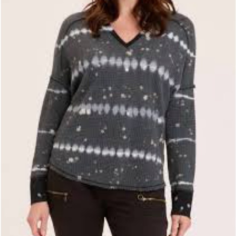 XCVI Gray & White Knit V-Neck Stripe Top